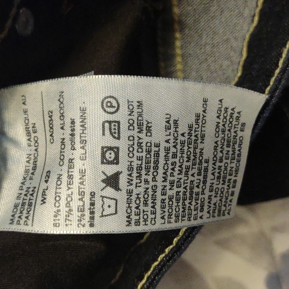 26S Levi Strauss & Co signature boot cut totally shaping jeans - Picture 10 of 11